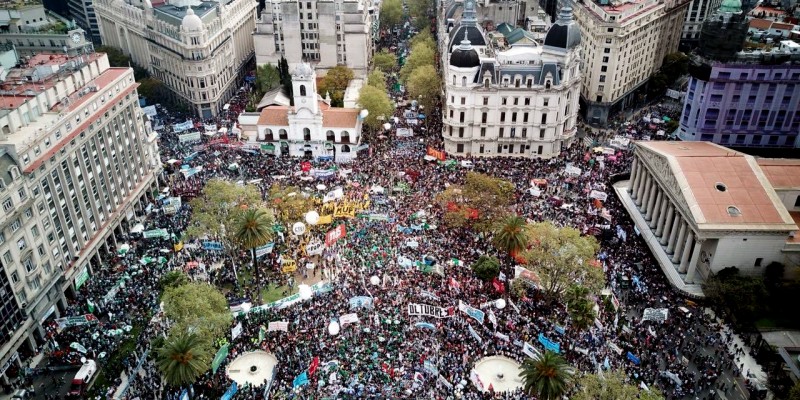 Trabajadores de Argentina convocan a paro general de 24 horas