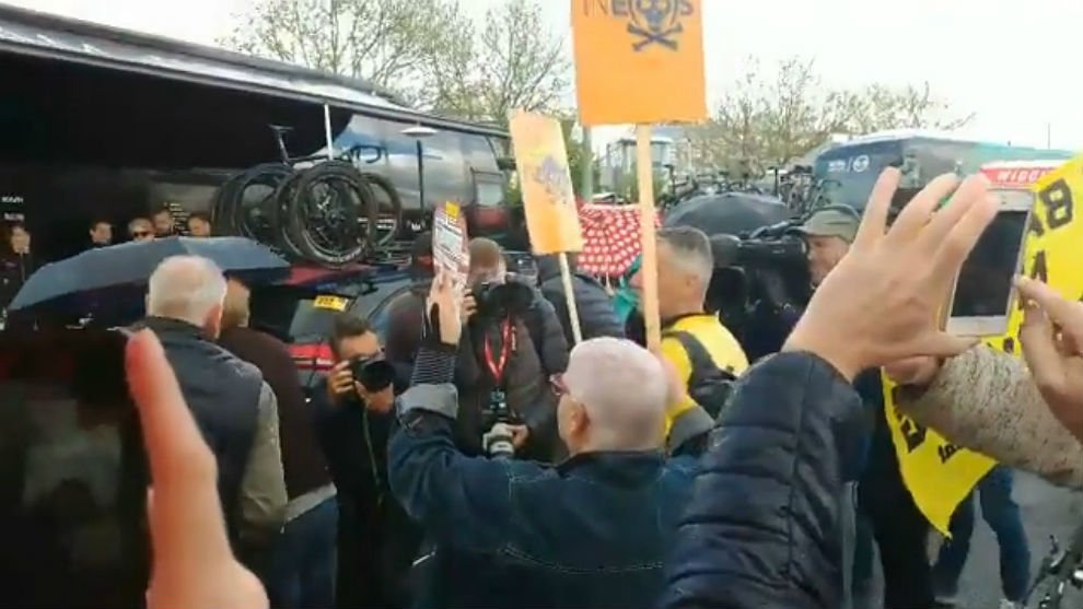 Protestan contra el fracking en inicio del Tour de Yorkshire en Reino Unido