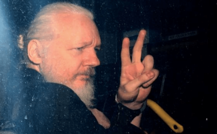 La Fiscalía sueca prevé anunciar su decisión sobre Assange el 13 de mayo