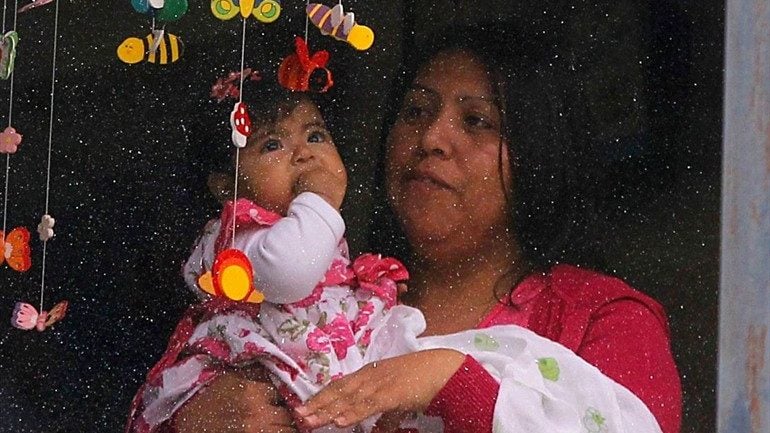 Un insulto: Gendarmes que engrillaron a mujer mapuche durante parto solo pagarán $98 mil de multa