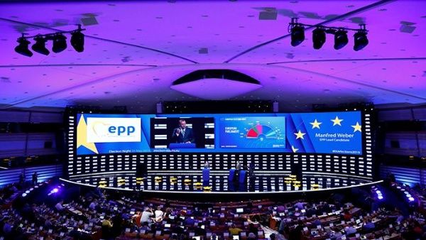 Los liberales, verdes y la derecha crecen en el Parlamento Europeo