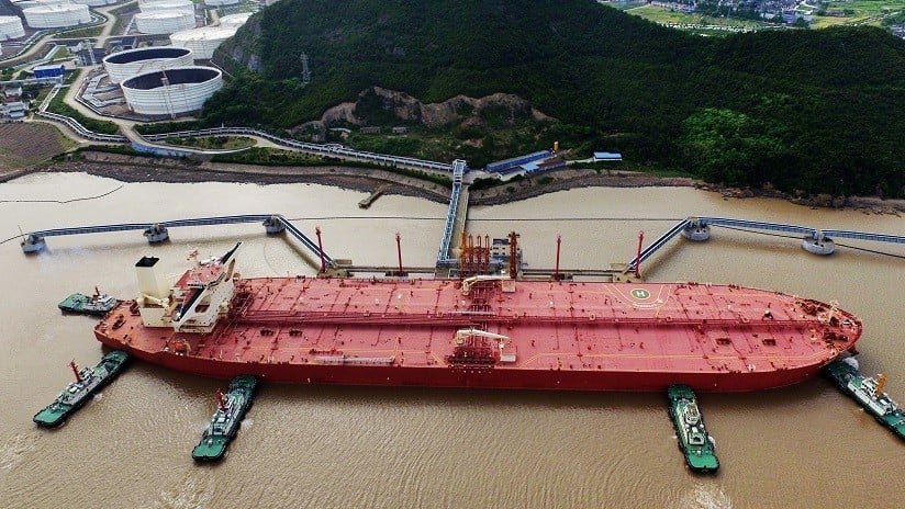 China presentó el barco petrolero más grande e inteligente del mundo