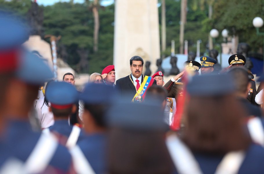 Maduro llama a las Fuerzas Armadas a responder “de manera fuerte y contundente” a Duque