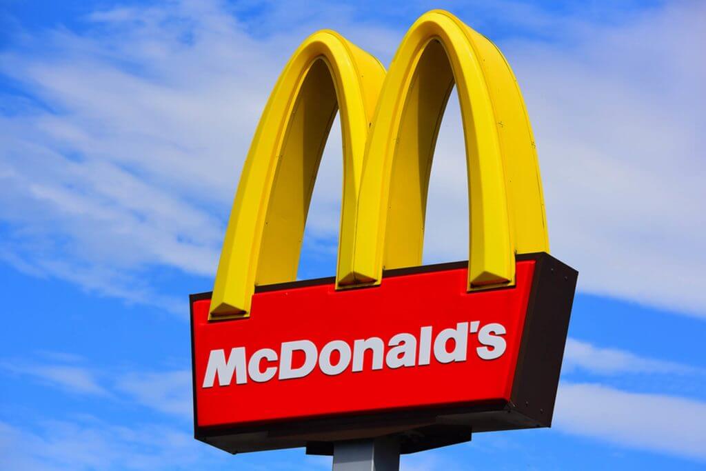 Condenan a local McDonald’s por accidente de practicante que resultó quemado en rostro y otras partes del cuerpo