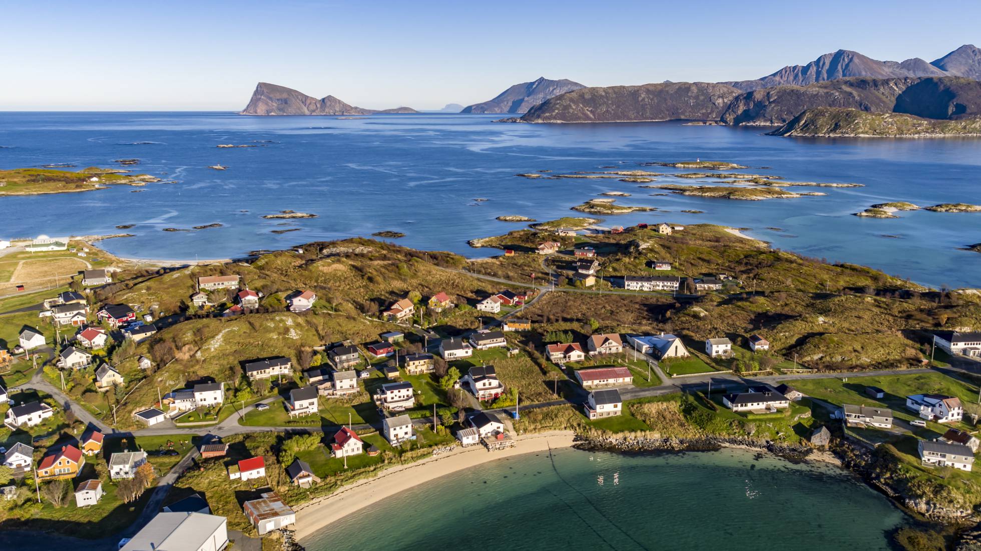 Sommaroy: El pequeño pueblo de Noruega que pide a sus autoridades abolir el uso de horarios