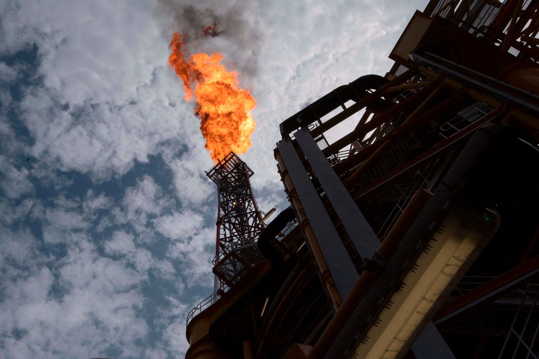 Quema de gas en los mayores yacimientos de EE. UU. amenaza su producción petrolera