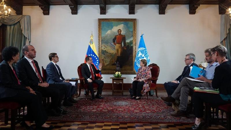 El canciller venezolano le explicó a Bachelet el impacto del bloqueo económico de EE. UU.