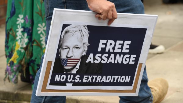 EE. UU. solicitó la extradición de Assange al Reino Unido