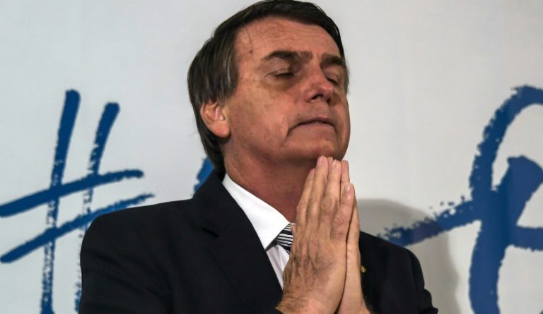Bolsonaro asegura que cumple una misión encomendada por Dios en Brasil
