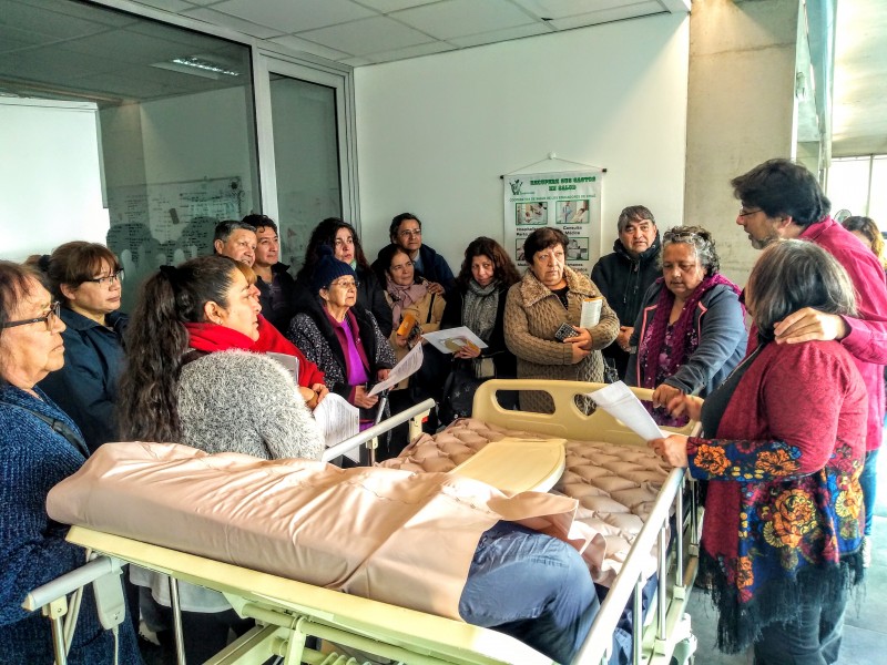Derecho a una salud digna: Realizan tercera entrega de camas clínicas a familias de Recoleta
