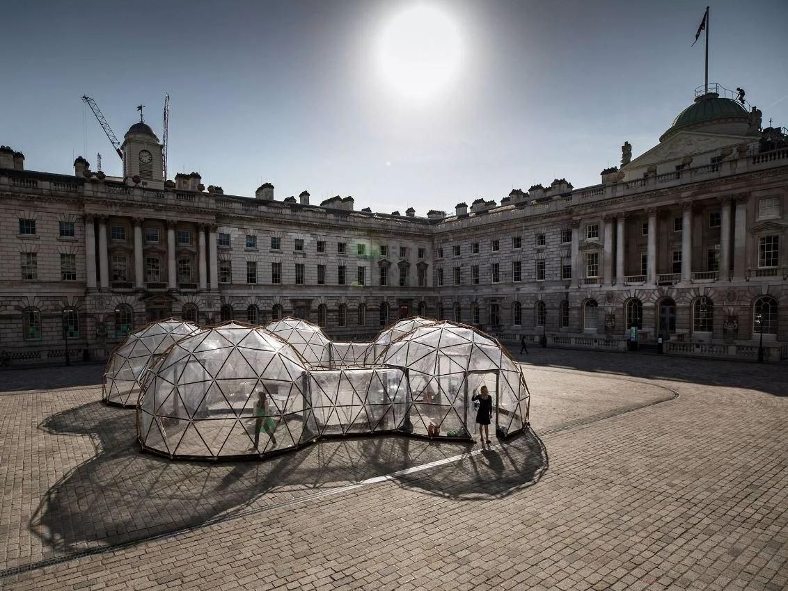 Cúpulas futuristas permiten experimentar la contaminación en cinco ciudades del mundo