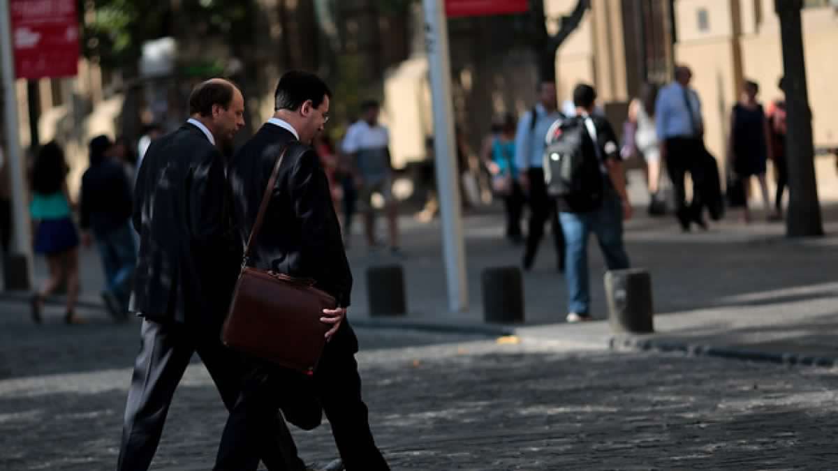 Sondeo U. de Chile revela que 425 mil personas están sin trabajo en el Gran Santiago