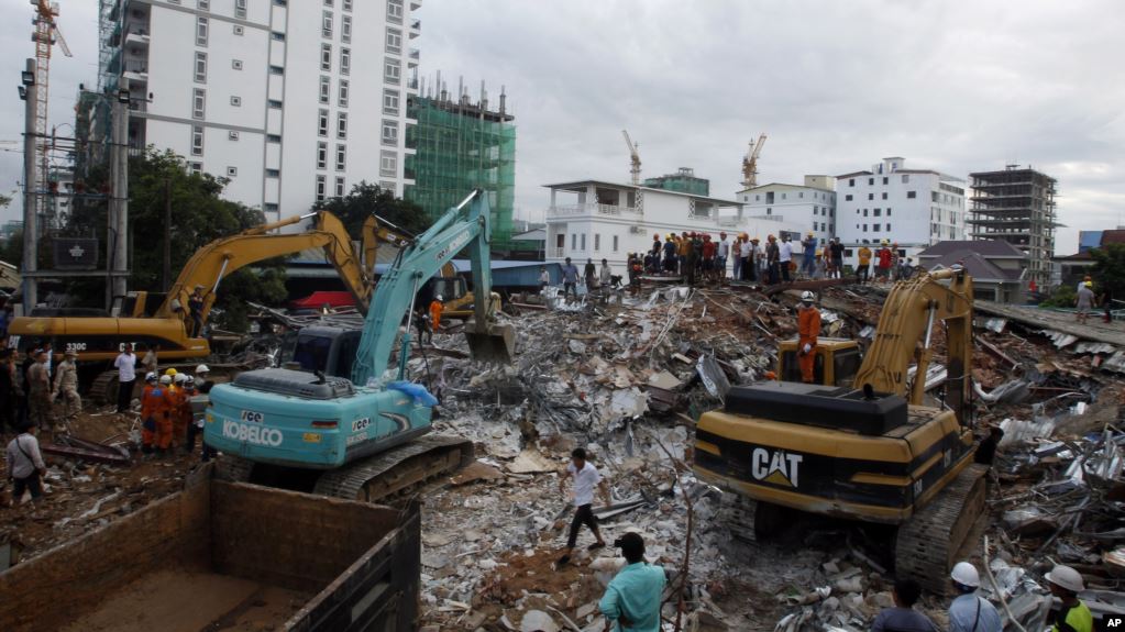 (Video) 17 personas murieron por el derrumbe de un edificio en Camboya