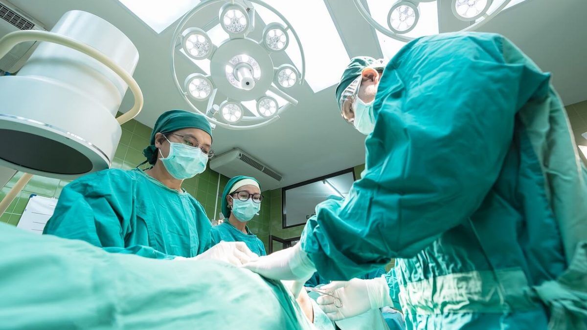 Médicos chinos realizan cirugía a distancia con tecnología 5G