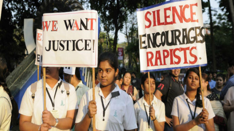 Miembros de la policía entre los culpables por violar y asesinar a una niña de 8 años en la India
