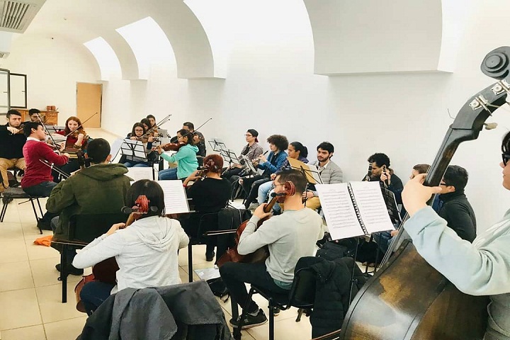 Debuta en Argentina orquesta conformada por jóvenes migrantes venezolanos