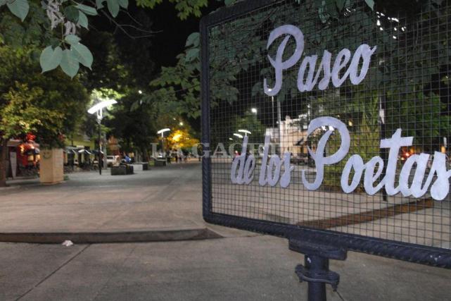 Desvelan busto de Gabriel García Márquez en el Paseo de los Poetas de Buenos Aires