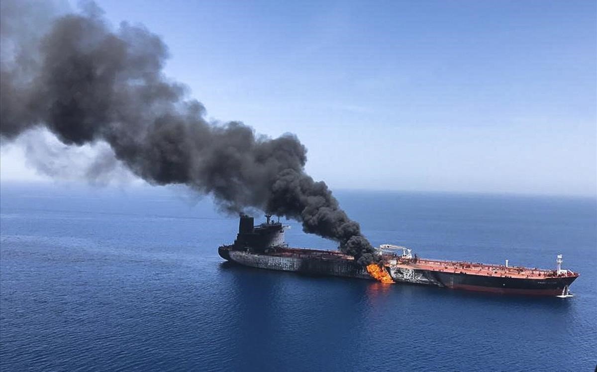 EE. UU. acusa a Irán de los ataques a petroleros en el golfo de Omán