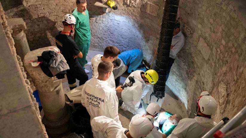 (+Fotos) Terror en el Vaticano: Encuentran miles de huesos en una cripta