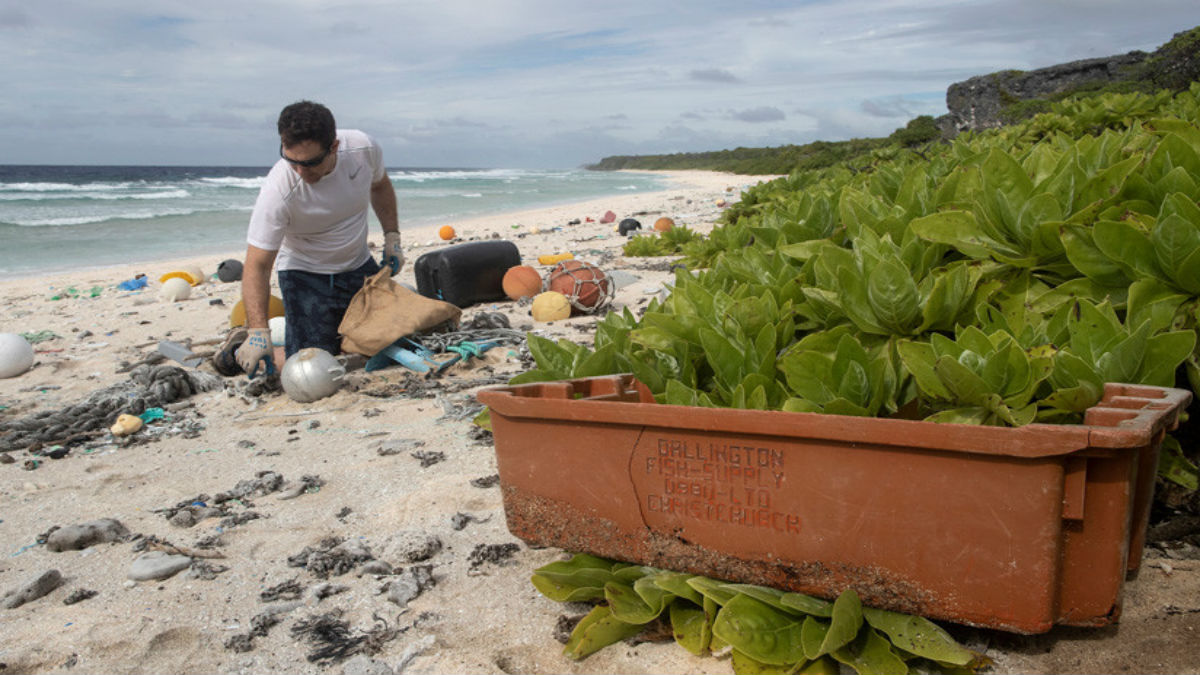 (Fotos) Hallan 18 toneladas de residuos en una paradisíaca isla del Pacífico a miles de kilómetros de toda zona poblada