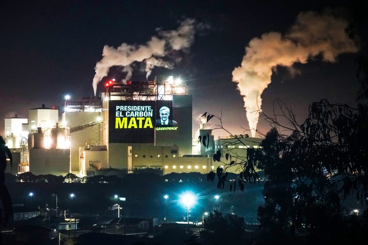 La notable intervención de Greenpeace en termoeléctrica Campiche: «La situación es dramática»