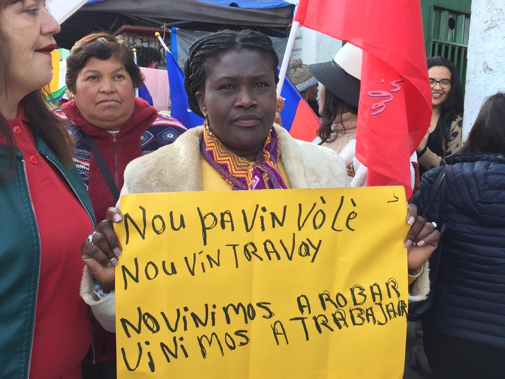 Vendedoras de café de Lo Valledor acusan discriminación por parte de administración tras expulsión del mercado
