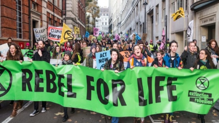 Ecologistas protestan en cinco ciudades británicas