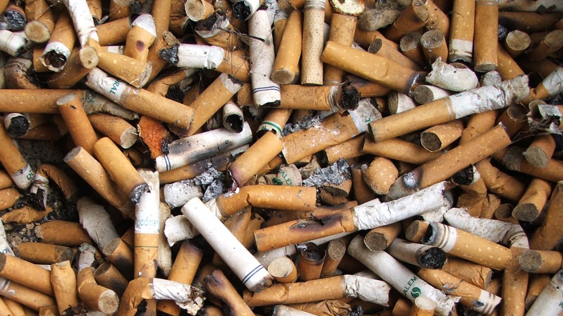 El 75% de todos los cigarrillos que se consumen en un año termina lanzado en la naturaleza