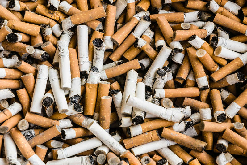 En Portugal cada minuto tiran 7.000 colillas de cigarrillo al piso