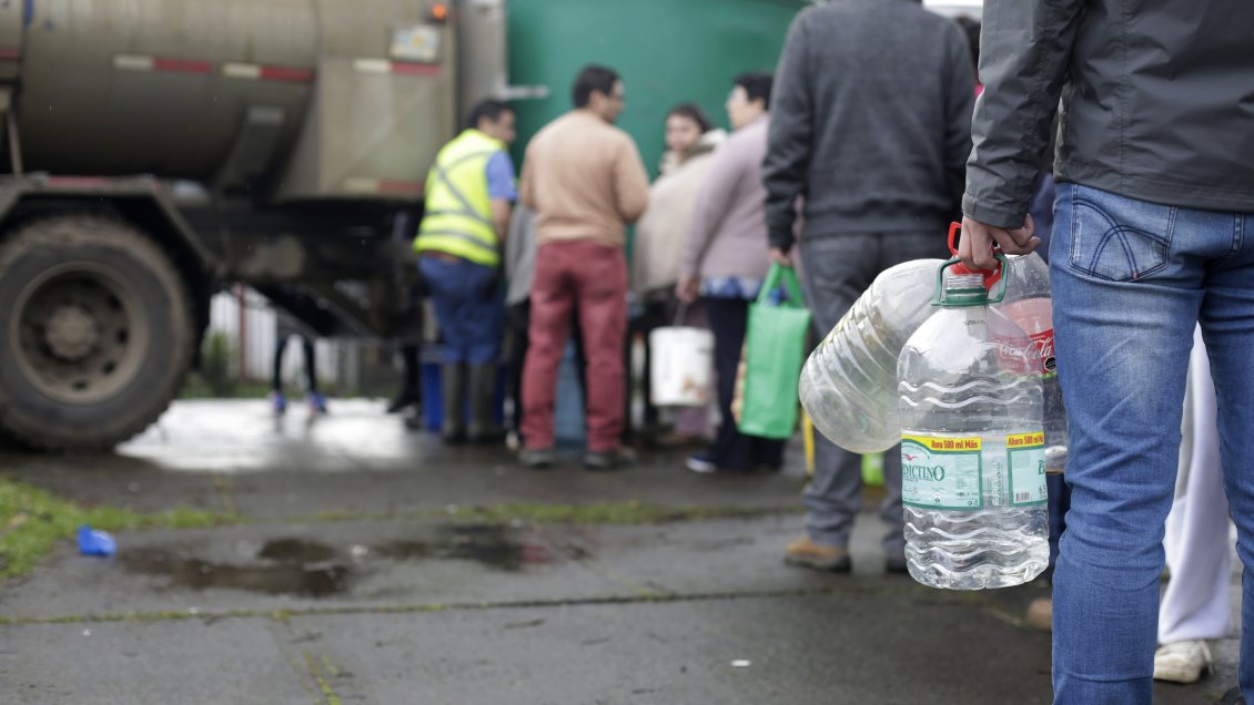 Senadores presentaron una denuncia penal por contaminación del agua potable en Osorno