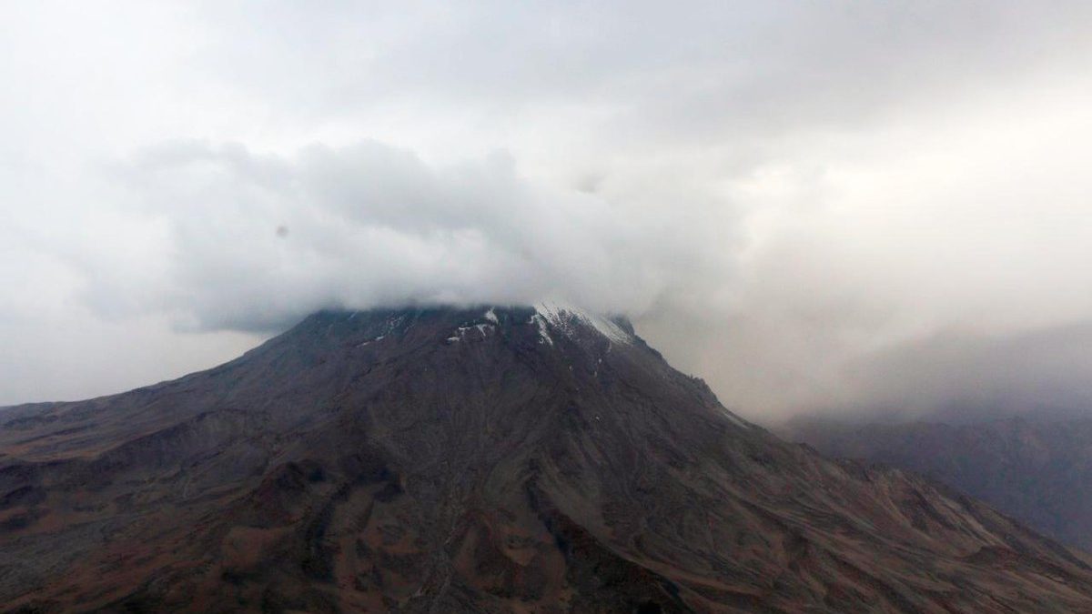 (Video) Volcán en erupción deja miles de afectados en Perú