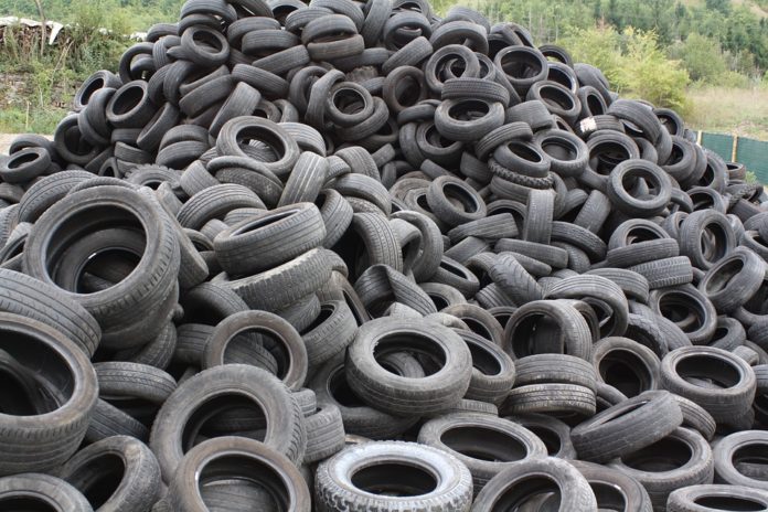 ¿Cómo el reciclaje de neumáticos puede fortalecer las construcciones con hormigón?