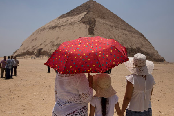 Egipto abre a turistas la famosa pirámide «acodada» de 4.600 años