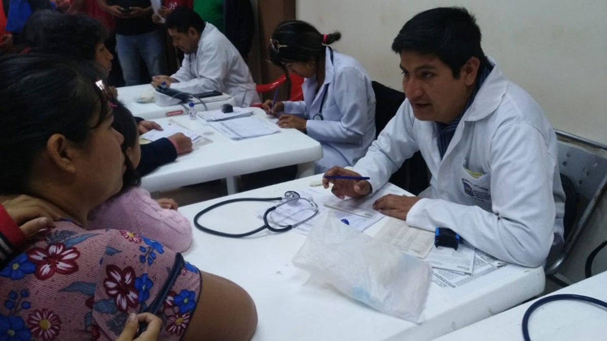 Garantizan en Bolivia atención gratuita de salud ante paro médico