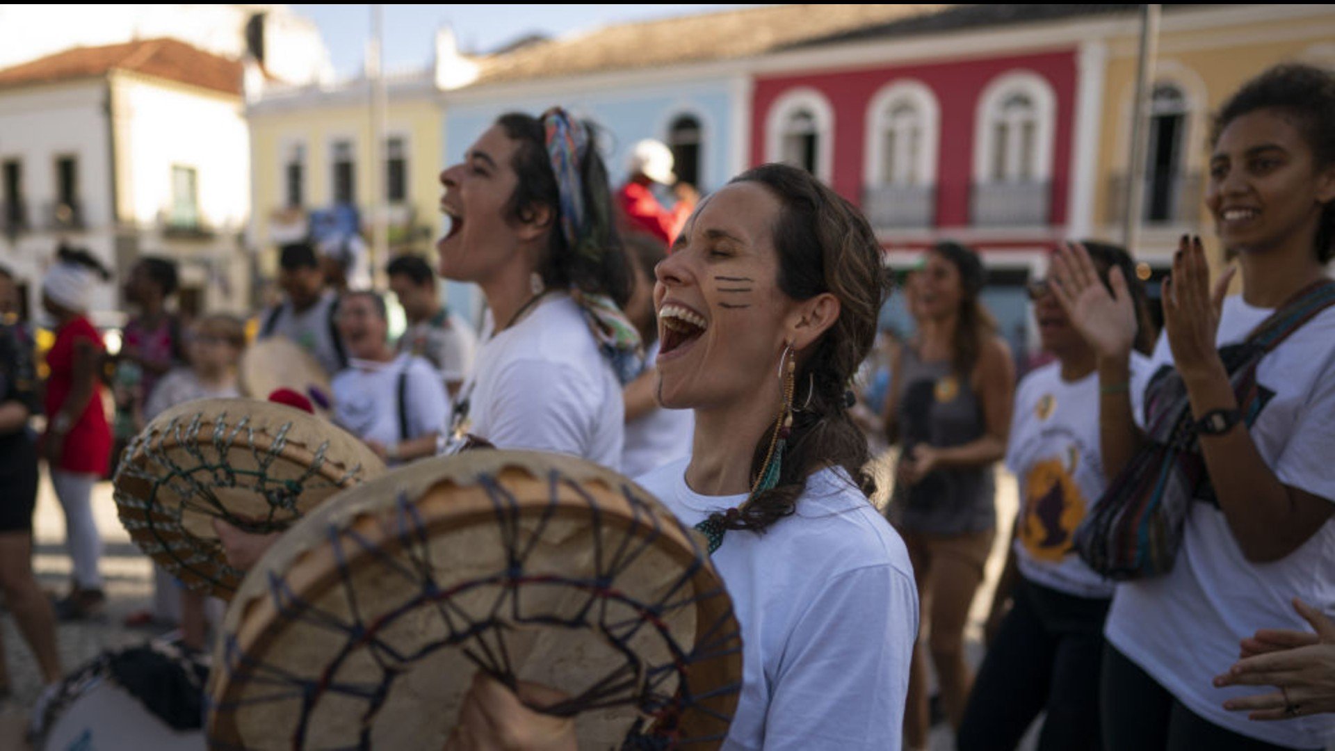 Jóvenes alrededor del mundo convocan a protestas en las Embajadas de Brasil para reclamar por la Amazonía