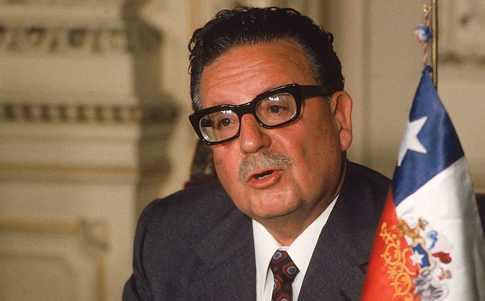 Médico forense que sostiene que Allende no se suicidó recibió importante distinción internacional