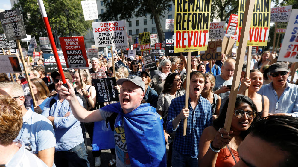 Miles de británicos manifestaron contra la suspención del Parlamento decretada por Johnson
