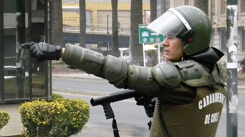 Video refleja la angustia de estudiantes gaseados al interior de vehículo policial