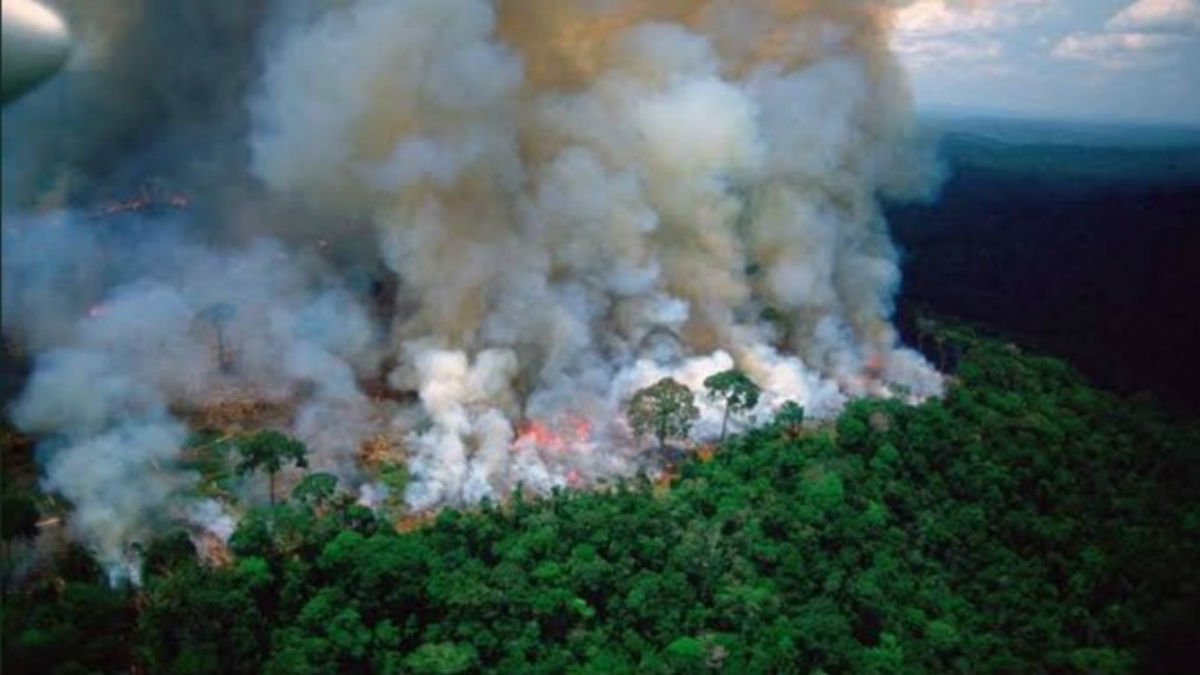 Bolsonaro: Tratar incendios amazónicos en ausencia de países regionales es «colonialismo»