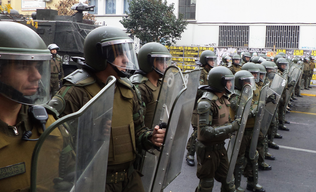 Graban a carabineros nuevamente insultando a manifestantes y transeúntes