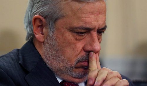 Proveedores de insumos hospitalarios anuncian querella contra ministro Mañalich por denuncia de «colusión»