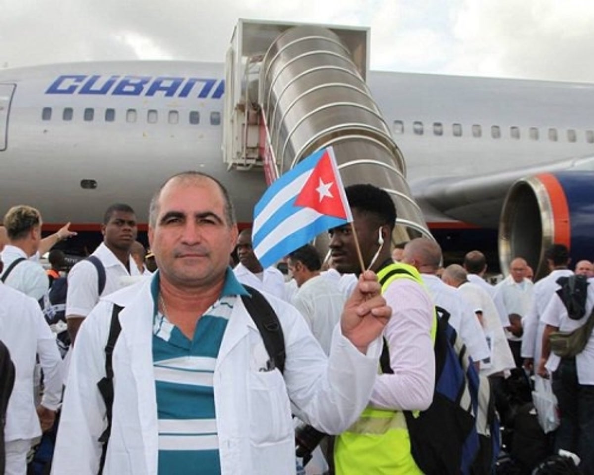 Médicos cubanos han atendido casi a un tercio de la humanidad