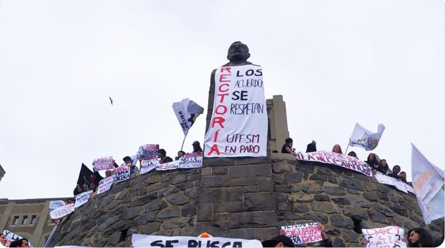 #RenunciaDarcy: Estudiantes de Universidad Santa María exigen salida del rector del plantel