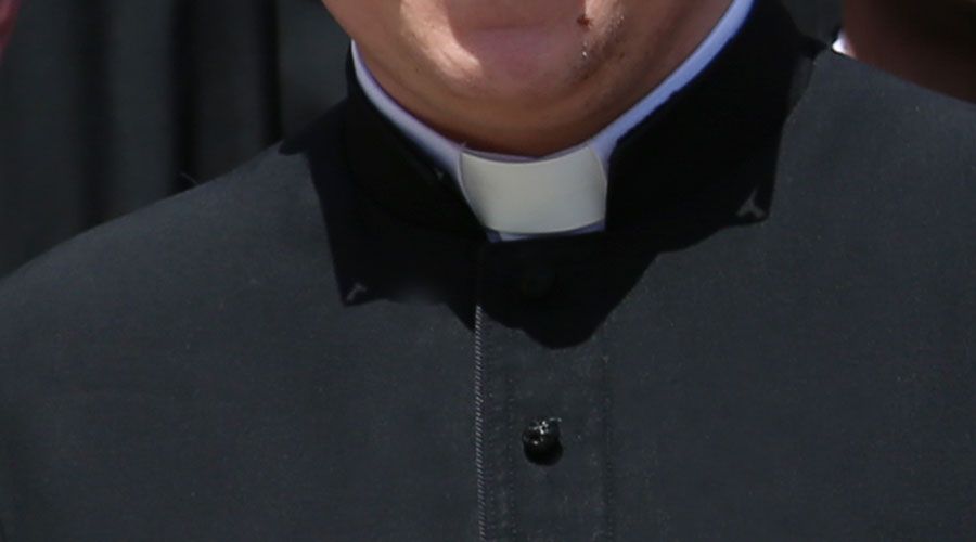 Dejan en libertad a sacerdote condenado por abuso sexual de una menor de edad