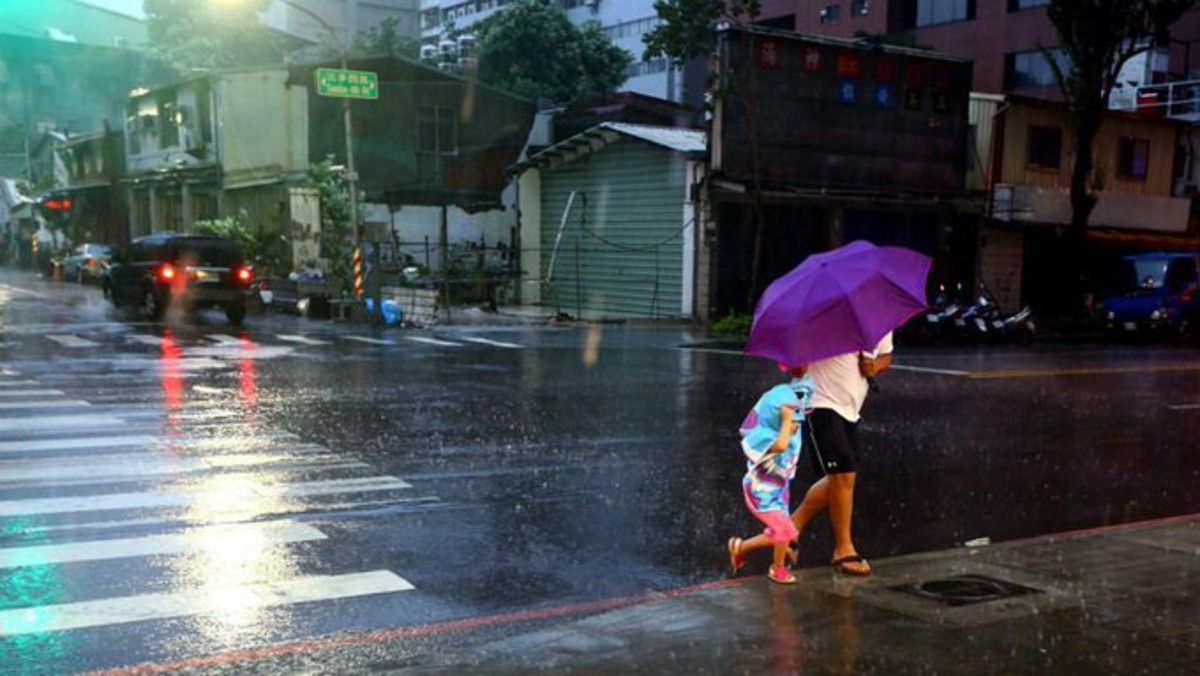 China activa alerta roja por tifón Lekima