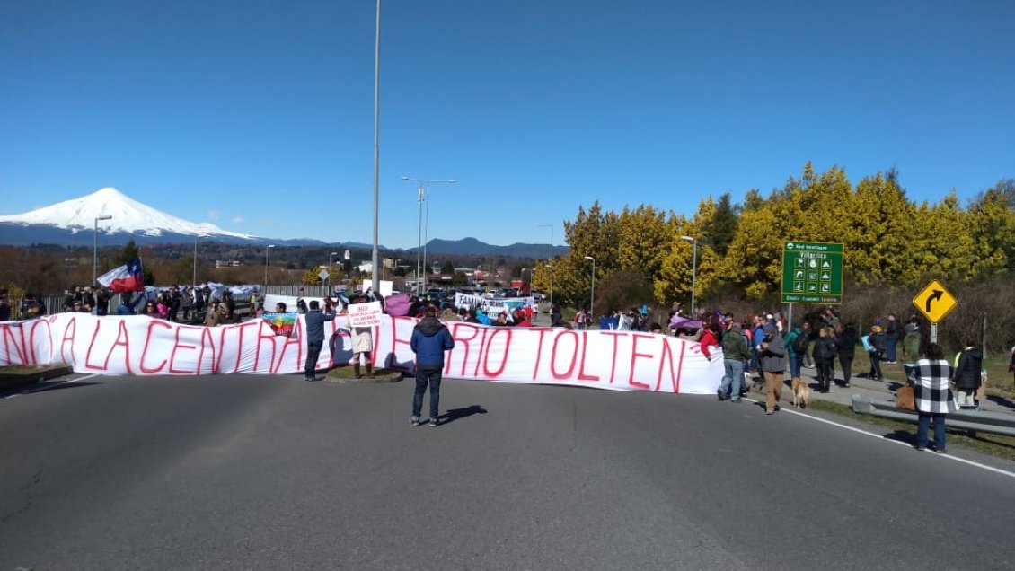 Vecinos protestan en ruta Villarrica-Freire contra proyecto hidroeléctrico en el Río Toltén