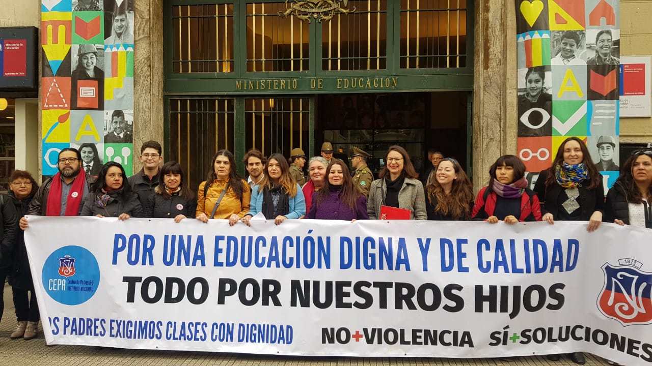 Concejalas y dirigentes piden que colegios de Santiago sean traspasados a Servicios Locales de Educación