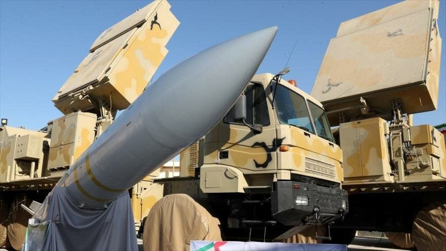 Irán presentó nuevo sistema de misiles antiaéreos de largo alcance, que supera al ruso
