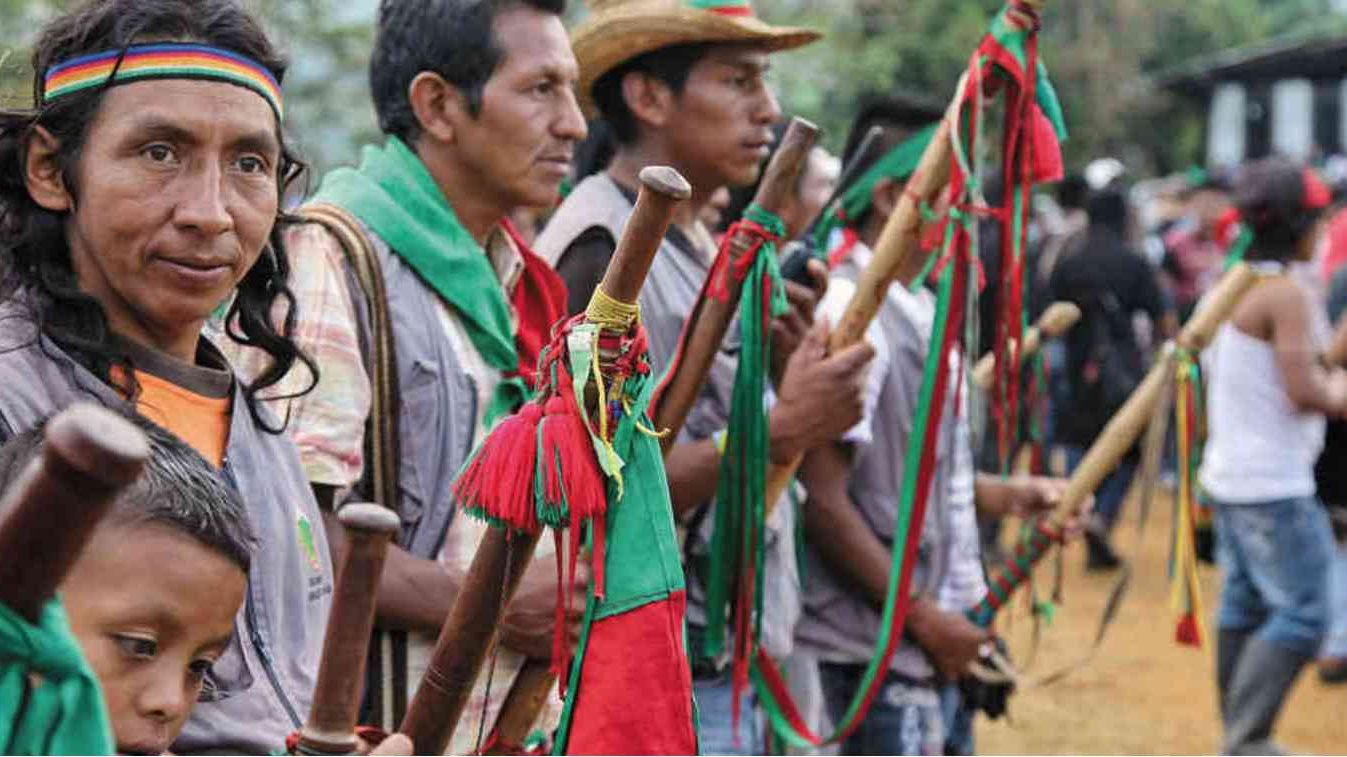 Indígenas colombianos que promueven la paz sufren continuos atentados en su territorio