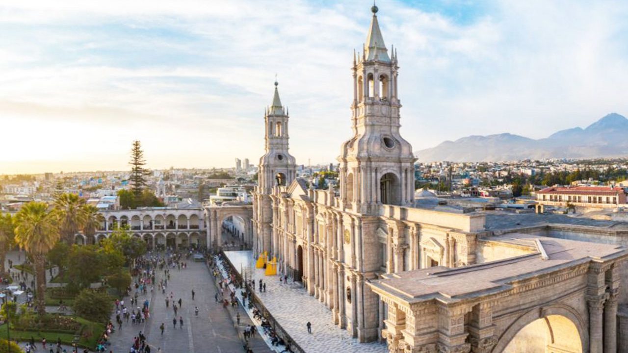 La “ciudad blanca” del Perú celebra 479 años de resistencia, tradición y vida